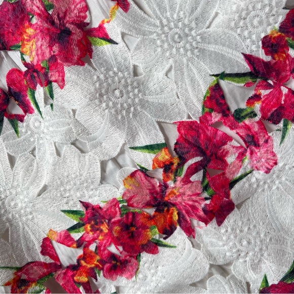 Neiman Marcus lace laser cut floral strip skirt dolce Gabbana style pencil slim - Picture 3 of 4